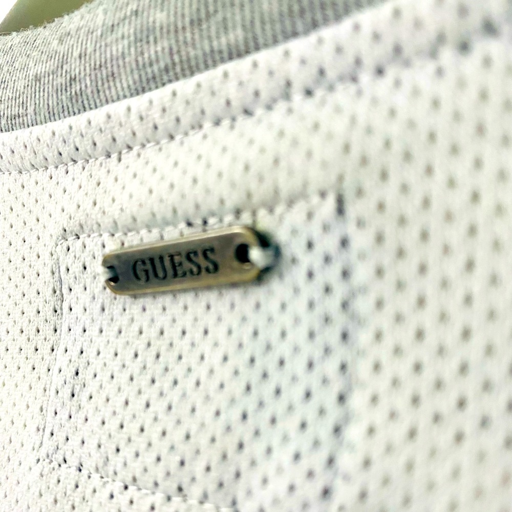 White Gray T-Shirt by GUESS with half way sleeve - Picture 3 of 8
